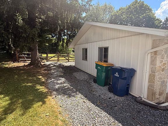 4th image of 3124 Linda Ln