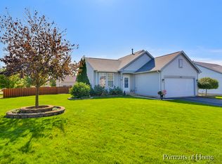 700 Hamilton Ln, North Aurora, IL 60542