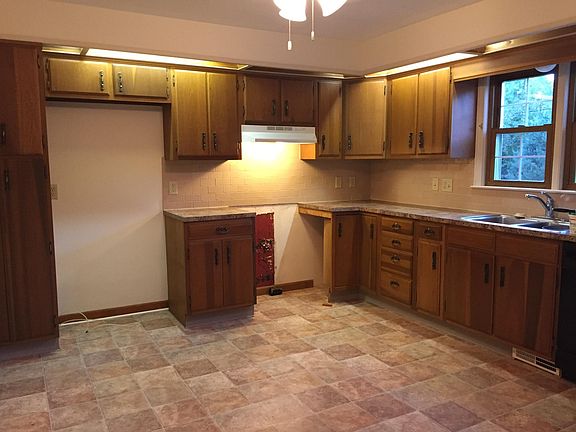 Large eat in kitchen