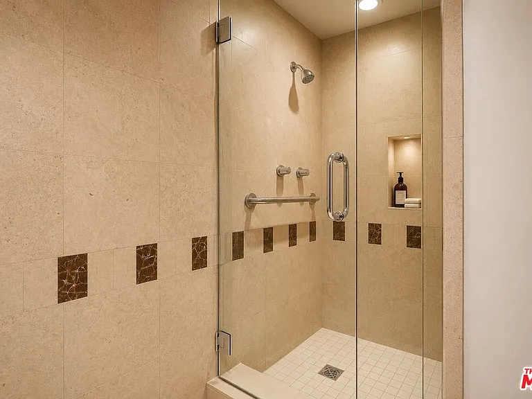 10445 Wilshire Blvd #1405 — Photo 9