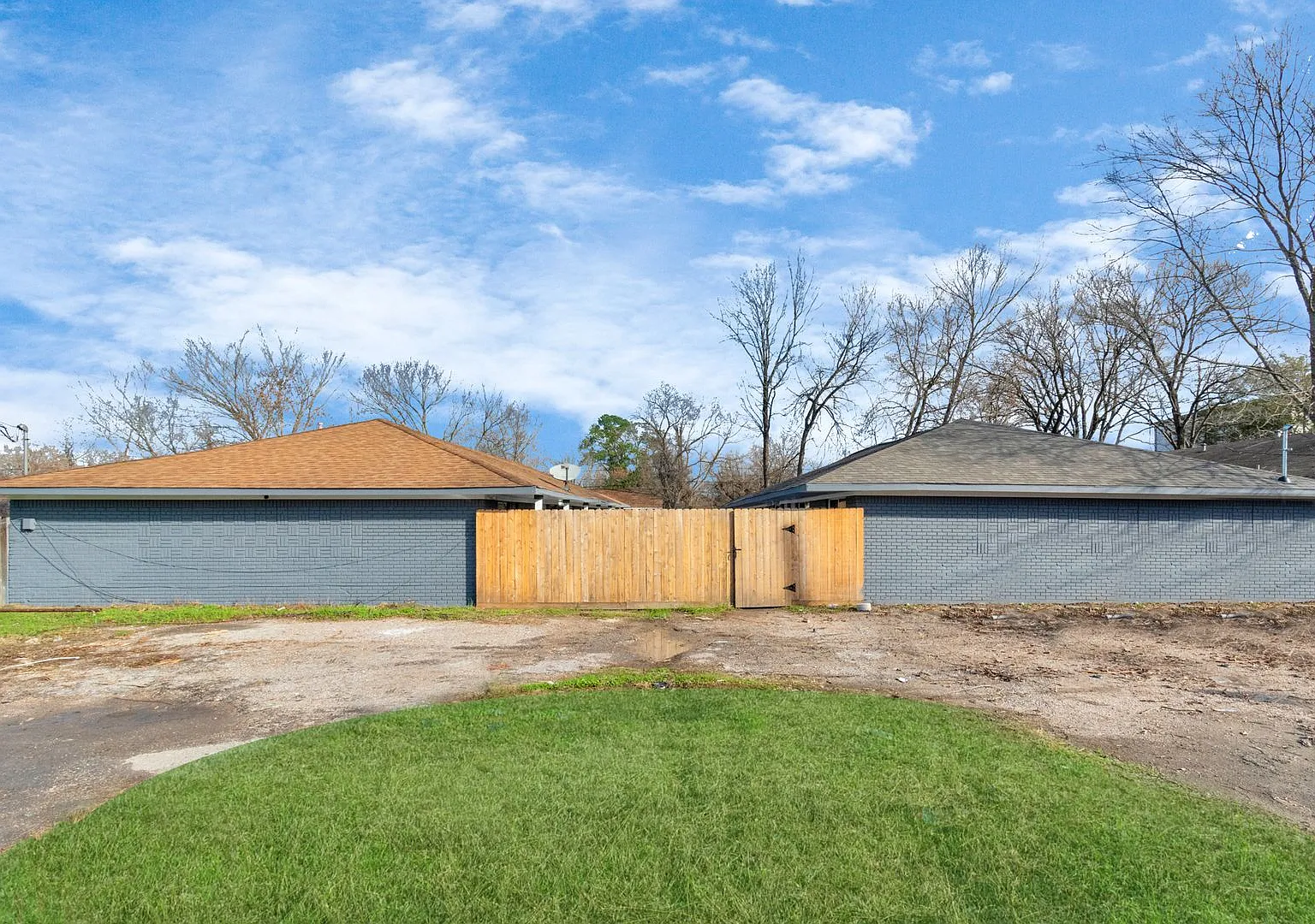 Nice 2 Bedroom 1 Bath With 1600 Sf — Photo 4
