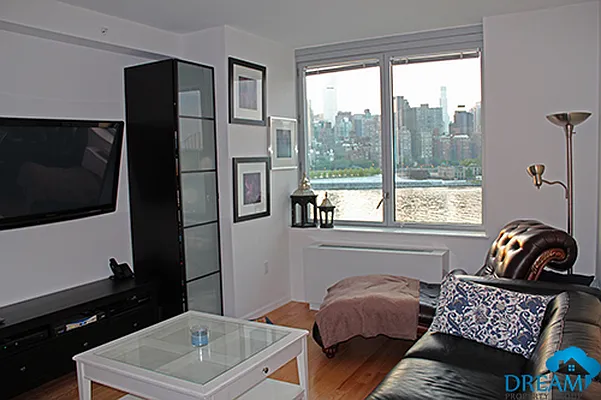 Rented by Dream Property Group LLC | media 7