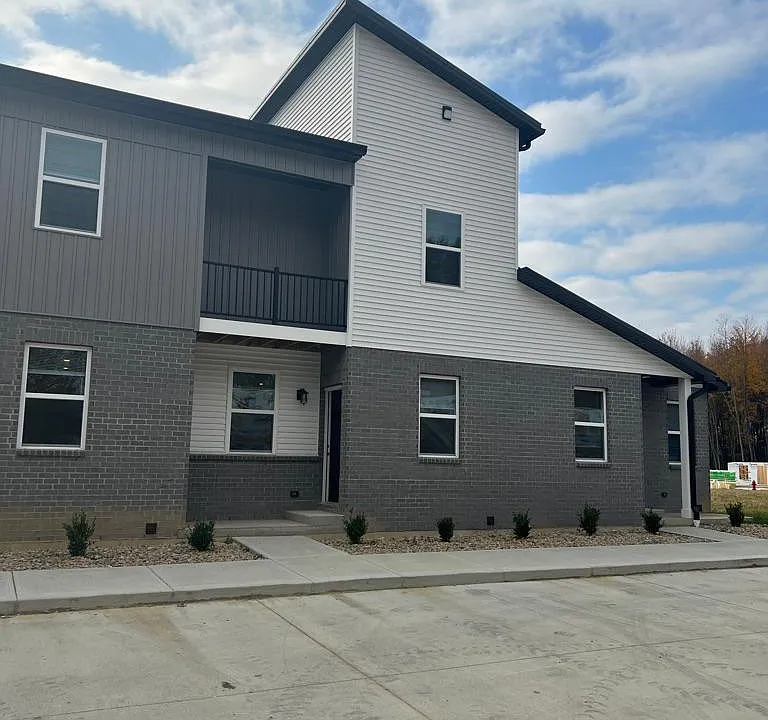 809 Court Yard Ln