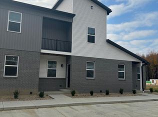 809 Court Yard Ln, Amelia, OH 45102