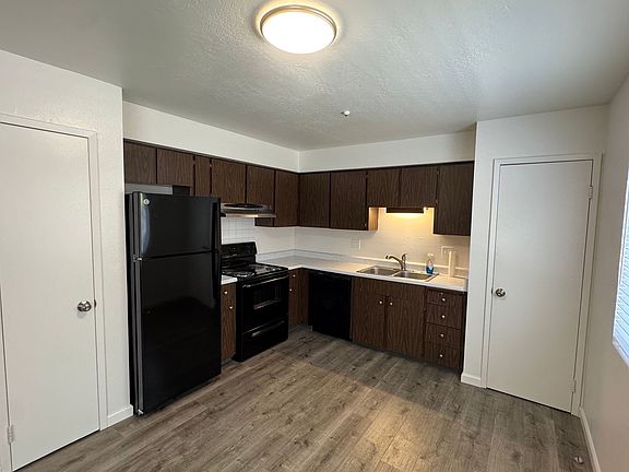 2nd image of 1046 Benton St APT 1