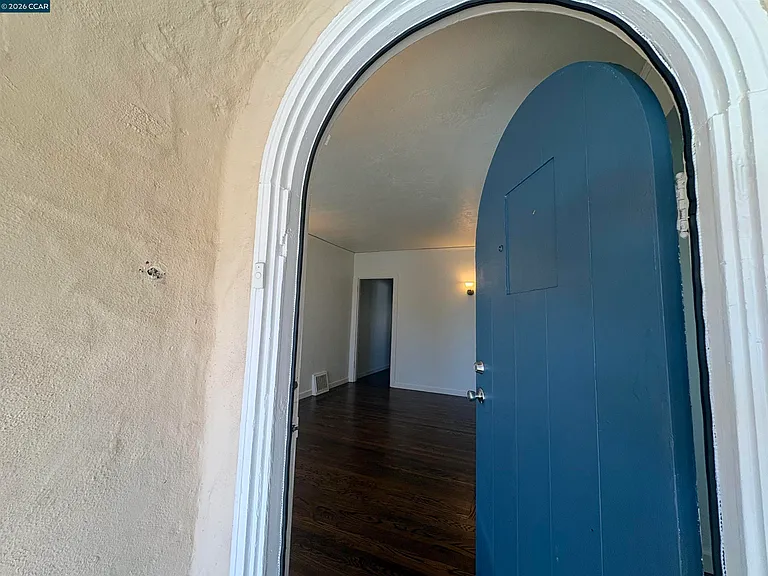 1602 Georgia St — Photo 6