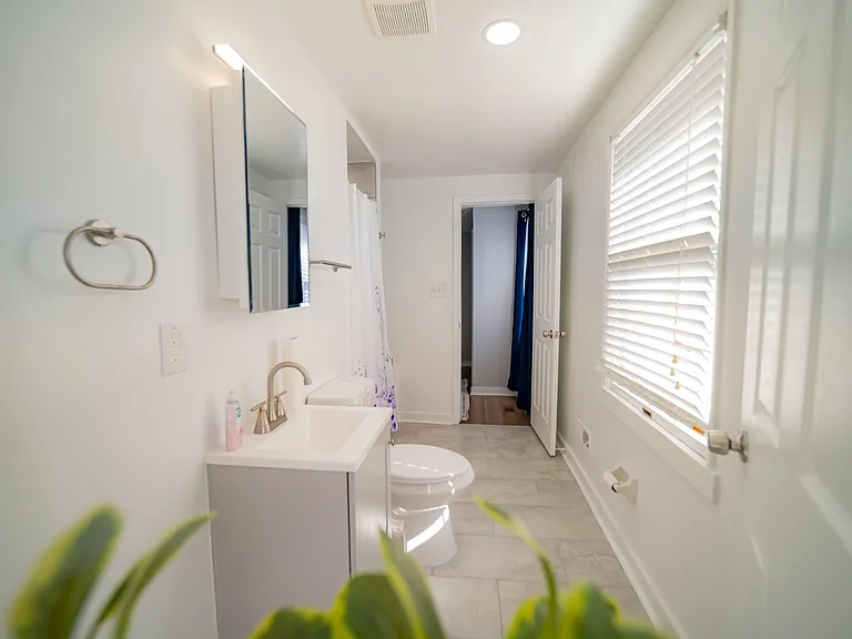 full bathroom for Bedroom 5 & Bedroom 6