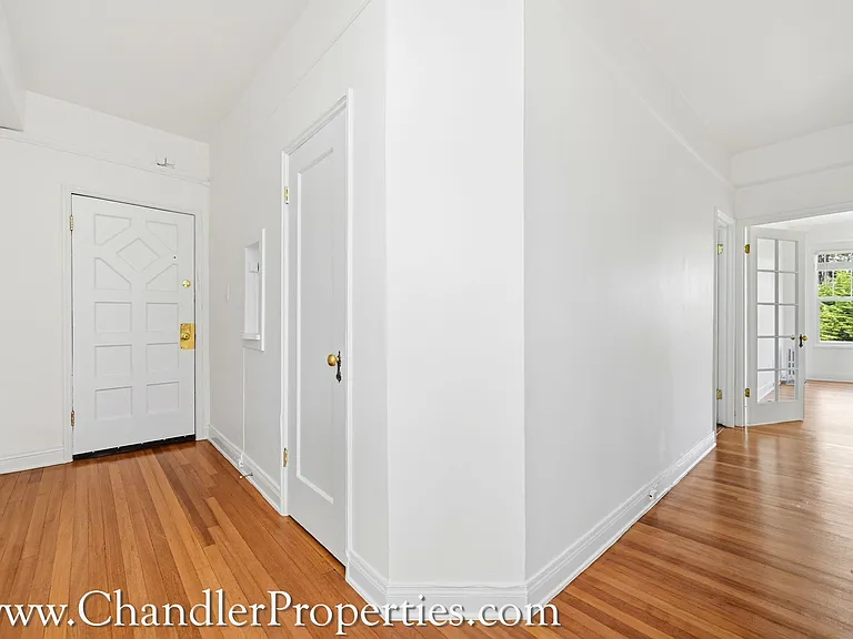 628 Scott St — Photo 5