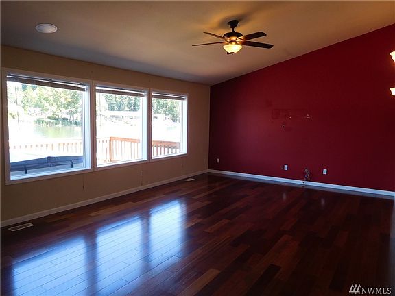 3rd image of 1210 SE Crescent Dr