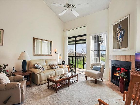 5th image of 409 Laurel Cove Way