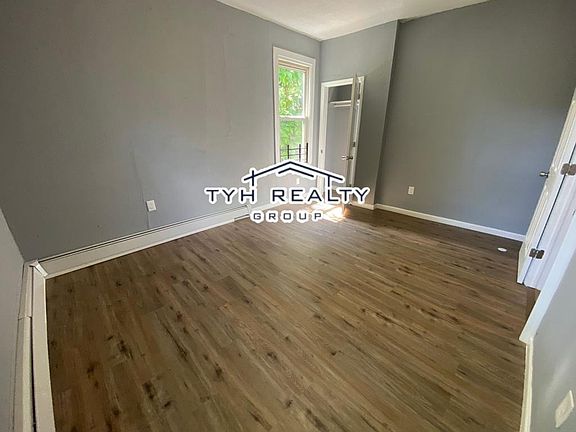 2nd image of 52 Saint James Pl #2