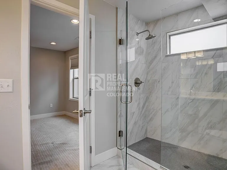 1227 N Perry St — Photo 17