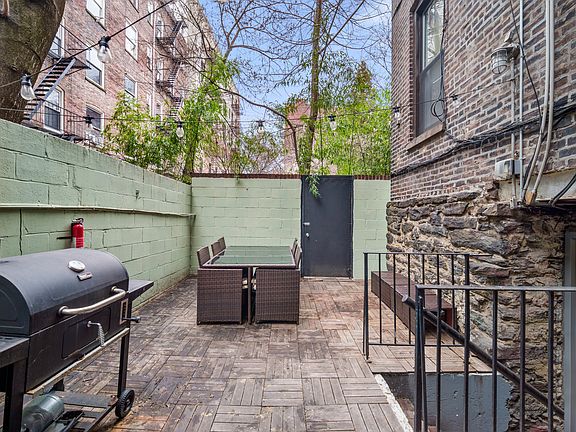 5th image of 28 Perry St APT Bw