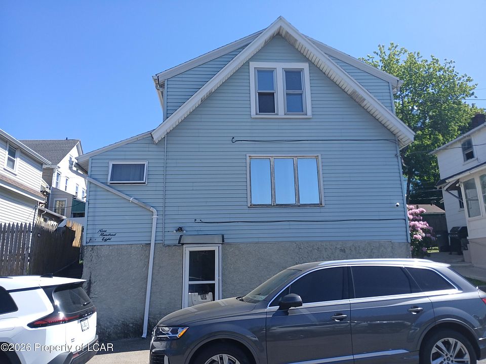 1st image of 908 W 9th St