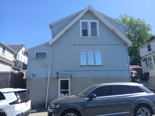 908 W 9th St, Hazleton, PA 18201