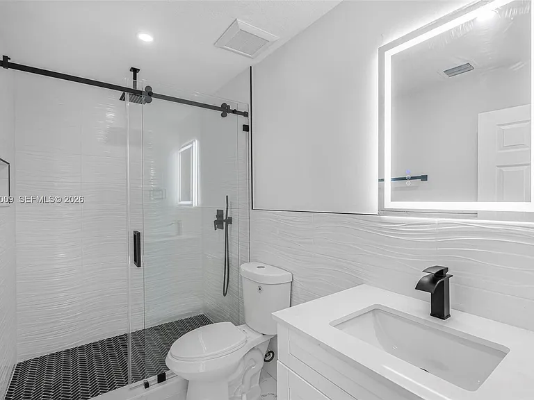 2901 SW 92nd Ave — Photo 15