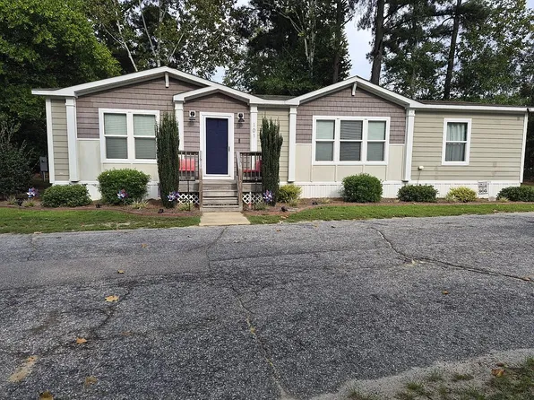101 Sandy Ridge Dr E, Clayton, NC 27520