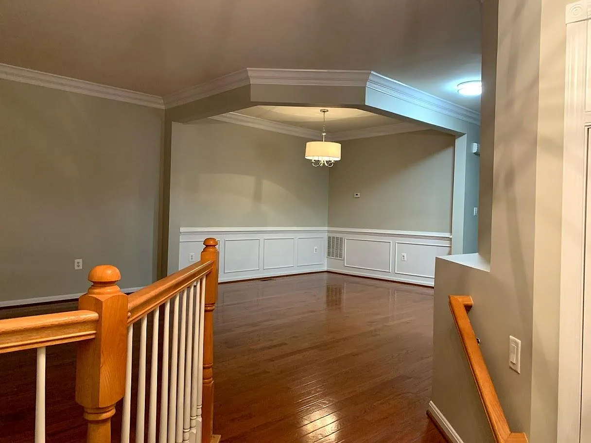 3 bed, 3.5 bath, 2400 sqft, $3,500 — Photo 2