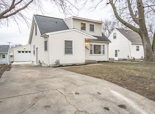 1458 30th St NE, Cedar Rapids, IA 52402