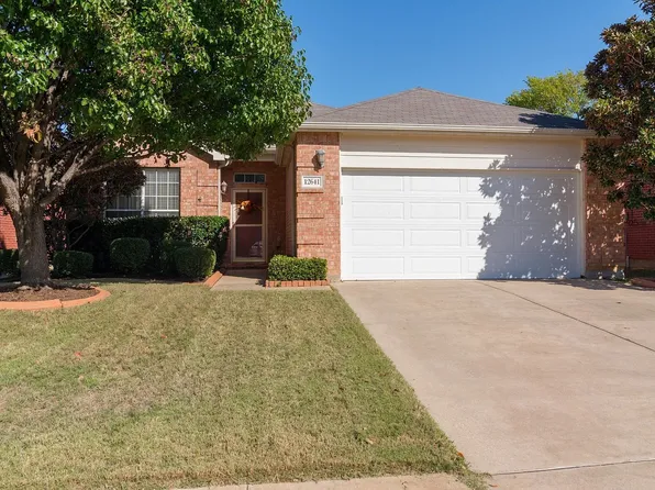 12641 Black Cherry Ln, Euless, TX 76040