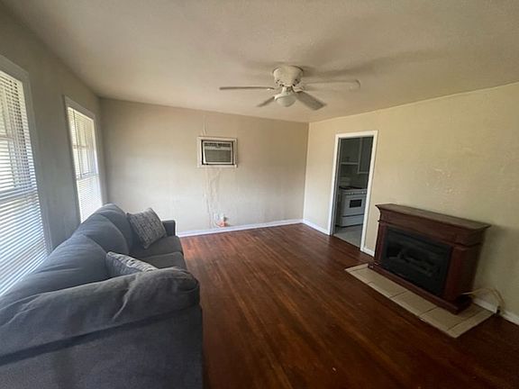 2nd image of 1209 Lillius St