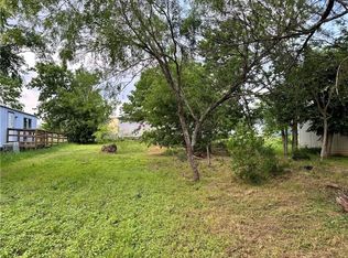 306 W Trinity St, Luling, TX 78648