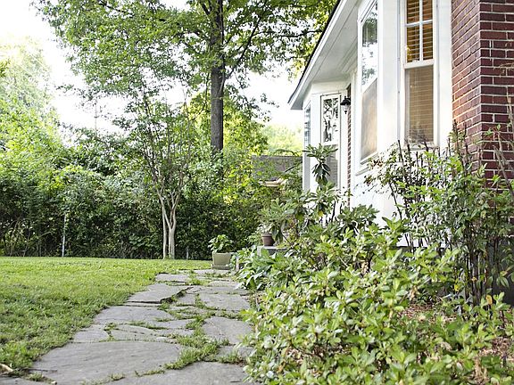 Front Yard :: walkway