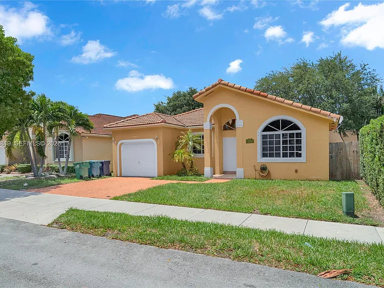 15339 SW 32nd Ter — Photo 3