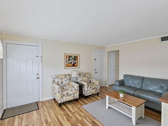 3rd image of 418 Monroe Ave APT 202