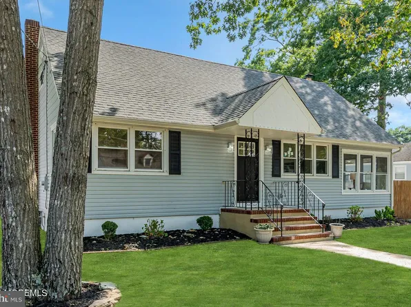 209 Lower Lake Dr, Forked River, NJ 08731