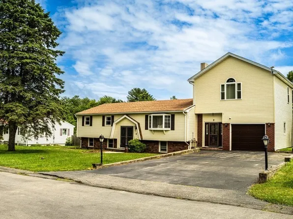 9 Rosalyn St, Westport, MA 02790