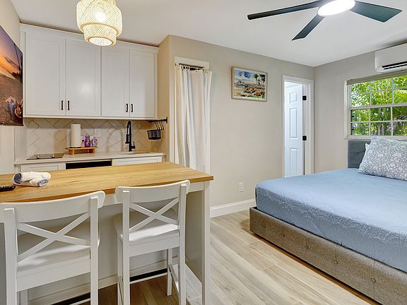 5th image of 4117 SE 19th Ave #4