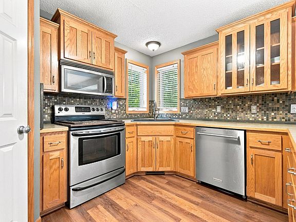 4th image of 1007 3rd Ave NW