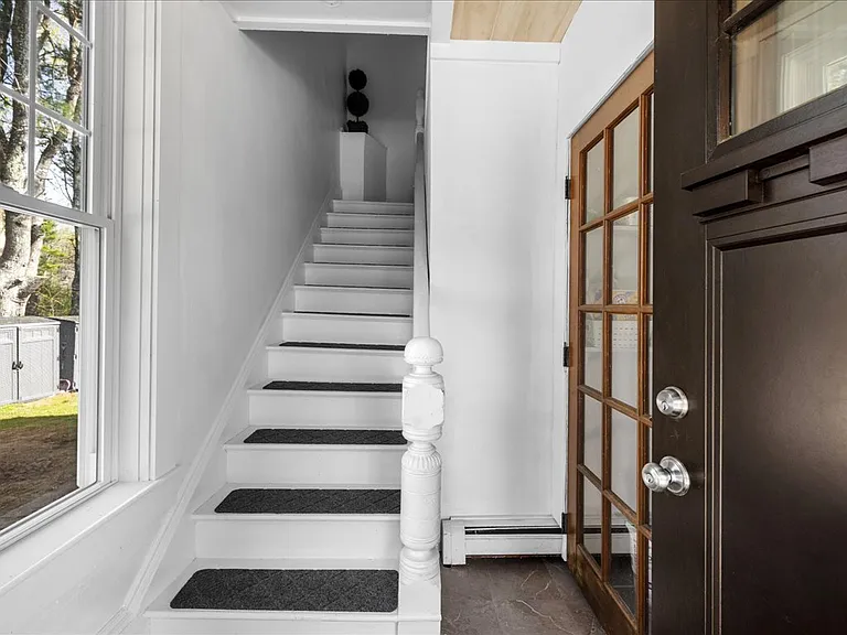 158 Center St — Photo 8