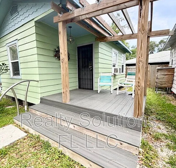 418 Daytona St — Photo 12