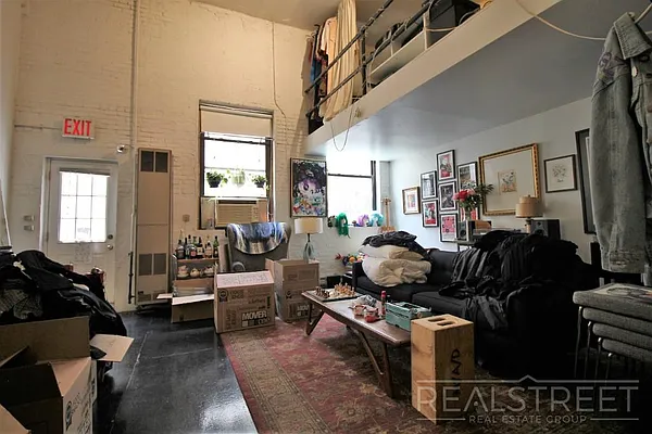 Rented by Real Street Inc | media 4