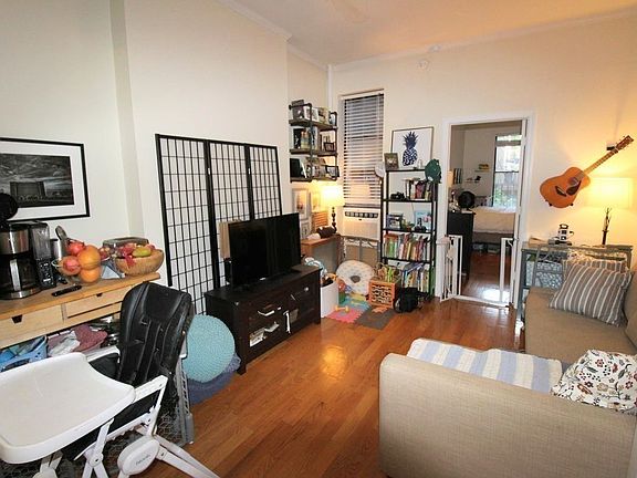 2nd image of 70 W 106th St #E