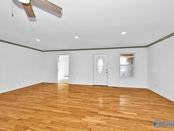 3rd image of 17 Maple Dr