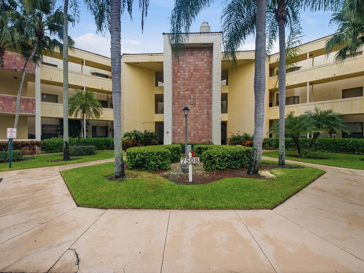 2 bed, 2.0 bath, 1208 sqft, $2,850 — Photo 2