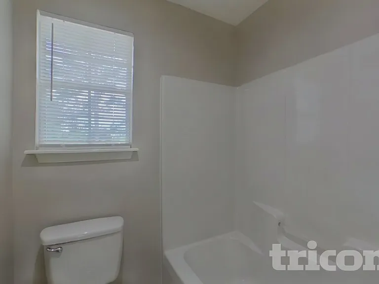 1105 Glendevon Cir — Photo 12