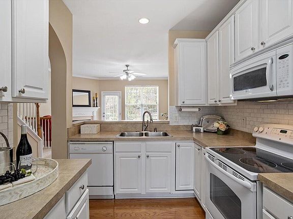 5th image of 5229 Moonview Ct