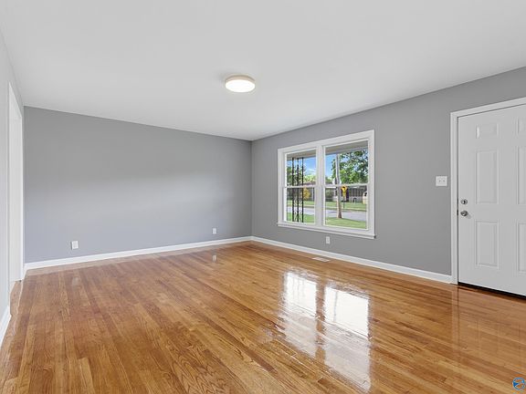 5th image of 4019 Telstar Cir SW