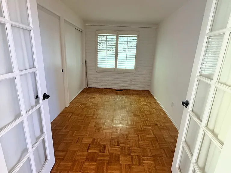 525 Midway St — Photo 6
