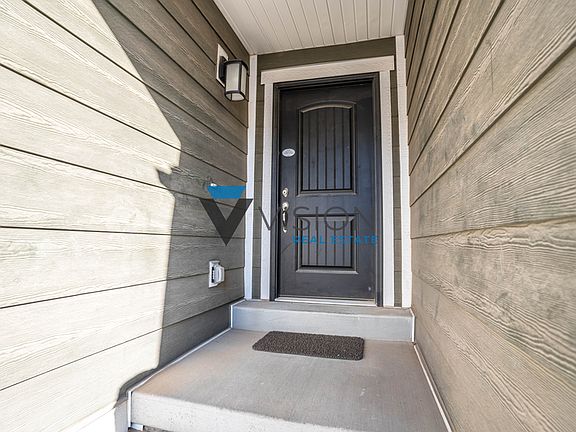 2nd image of 82 E Ashgrove Ln