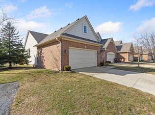 22818 Coachlight Cir, Taylor, MI 48180