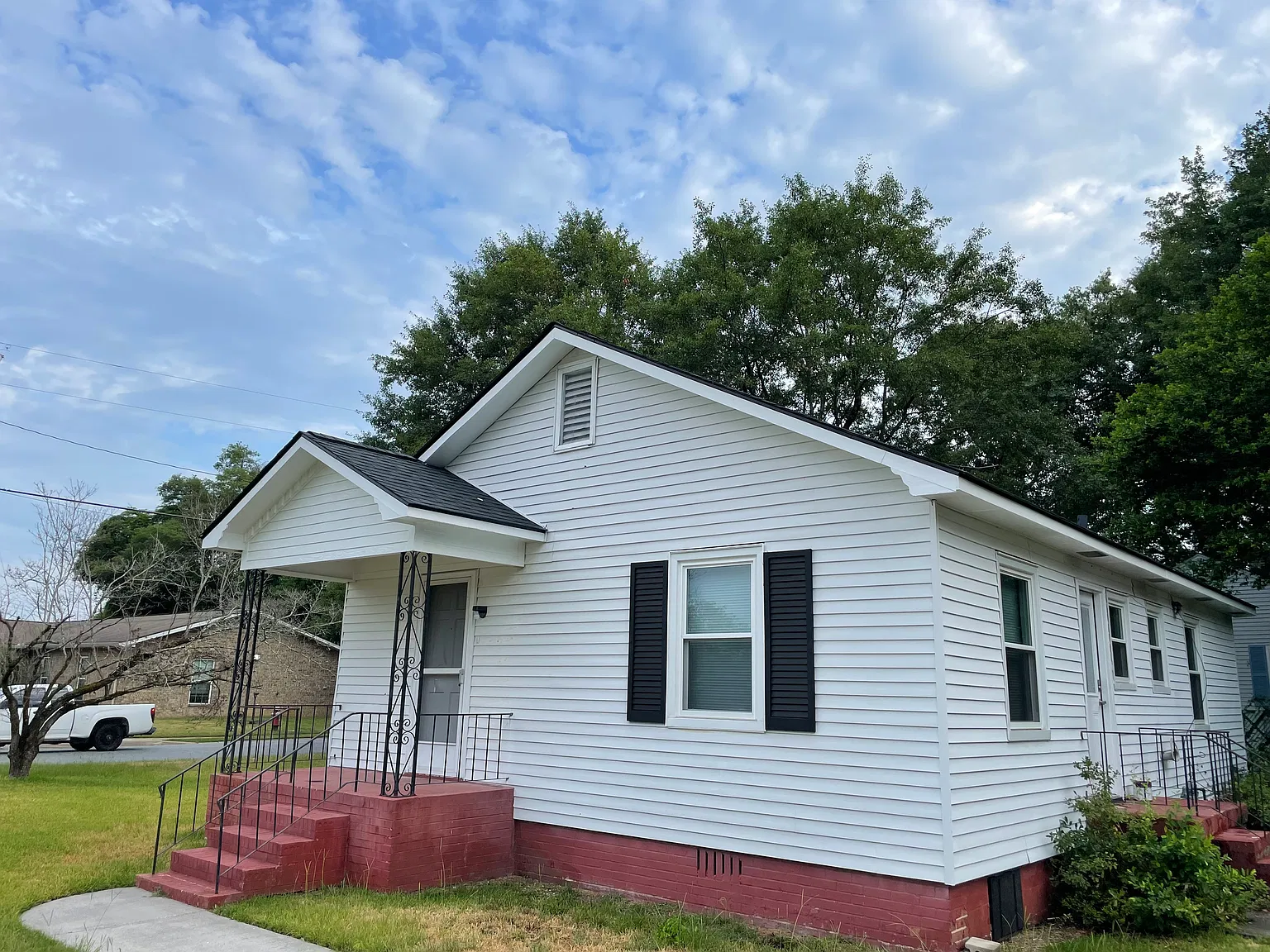 100 Thomas Blvd — Photo 4