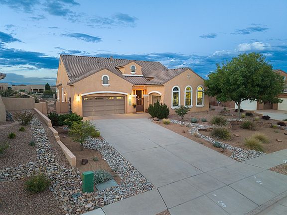 5th image of 2401 Desert View Rd NE