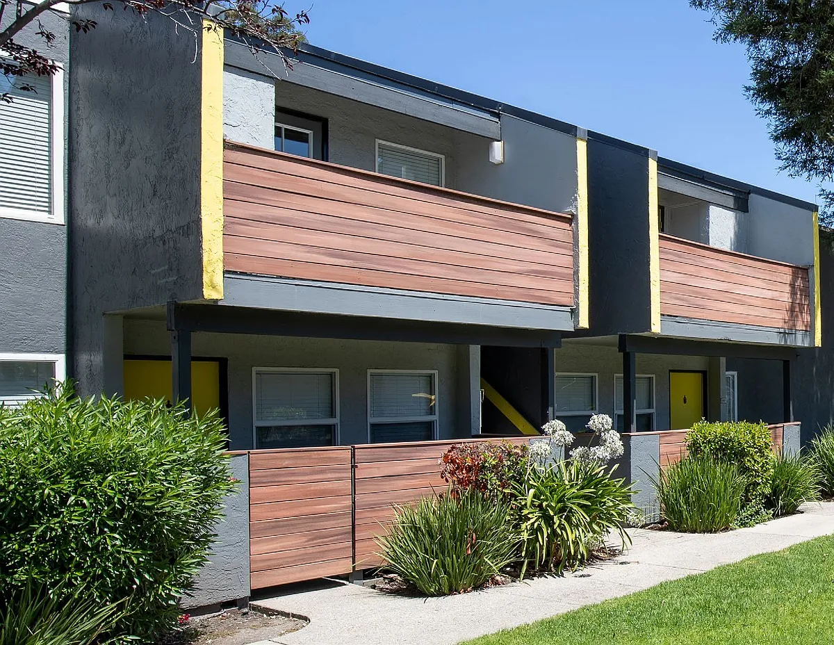 Building Photo - 555 Apartment Homes
