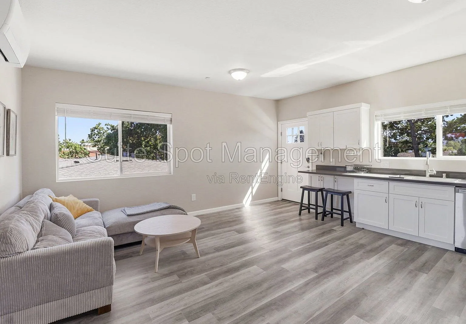 Studio, $1,800 — Photo 1