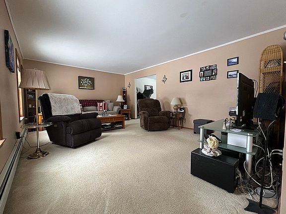 2nd image of 1 Rivers Edge Dr